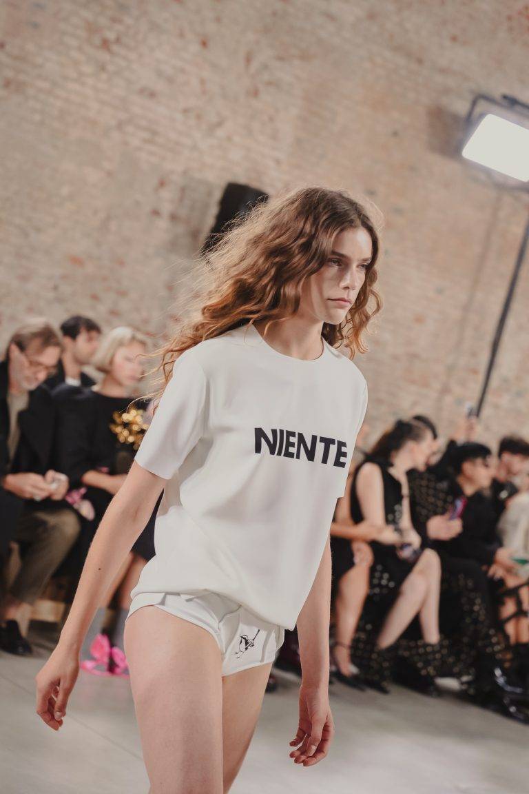 L’arte dell’upcycling trionfa sulla passerella di Moschino