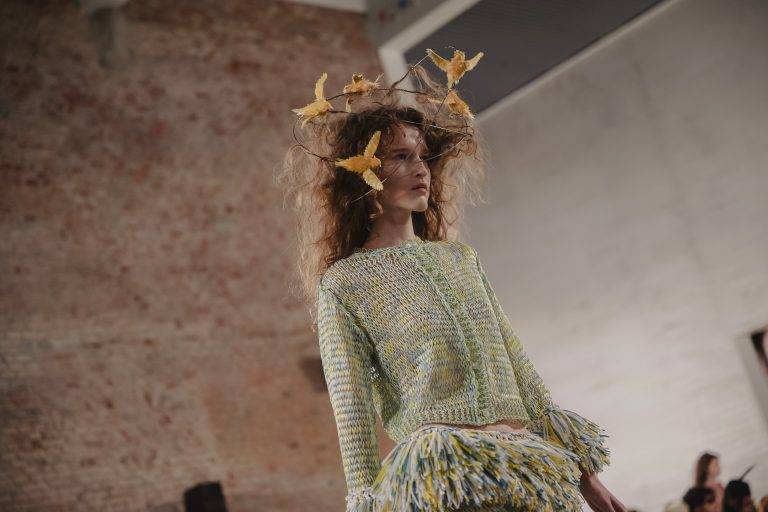 L’arte dell’upcycling trionfa sulla passerella di Moschino