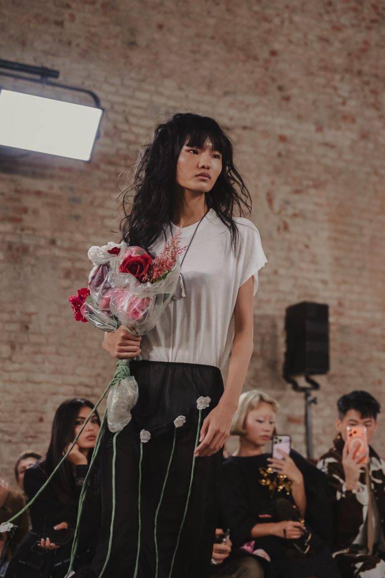 L’arte dell’upcycling trionfa sulla passerella di Moschino