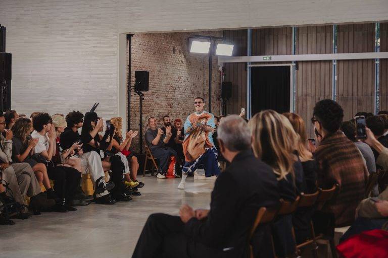  - L’arte dell’upcycling trionfa sulla passerella di Moschino