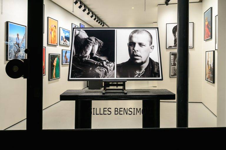 Oana Ivan Gallery présente une rétrospective dédiée à Gilles Bensimon