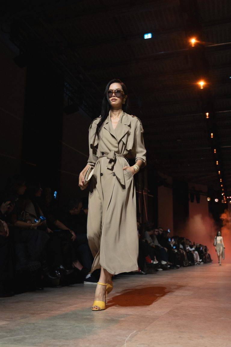 Les femmes une nouvelle fois sublimées par Elie Saab au Palais de Tokyo