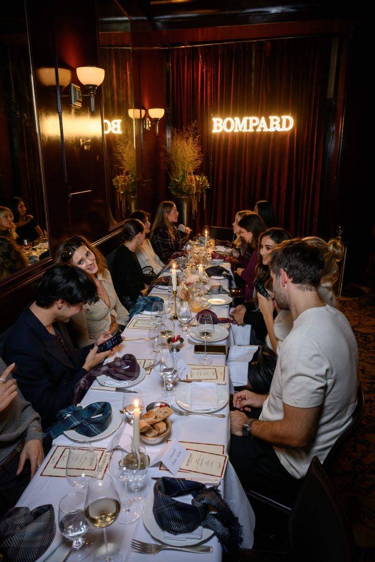 Le cachemire de Bompard enveloppe la Fashion Week chez Sugaar