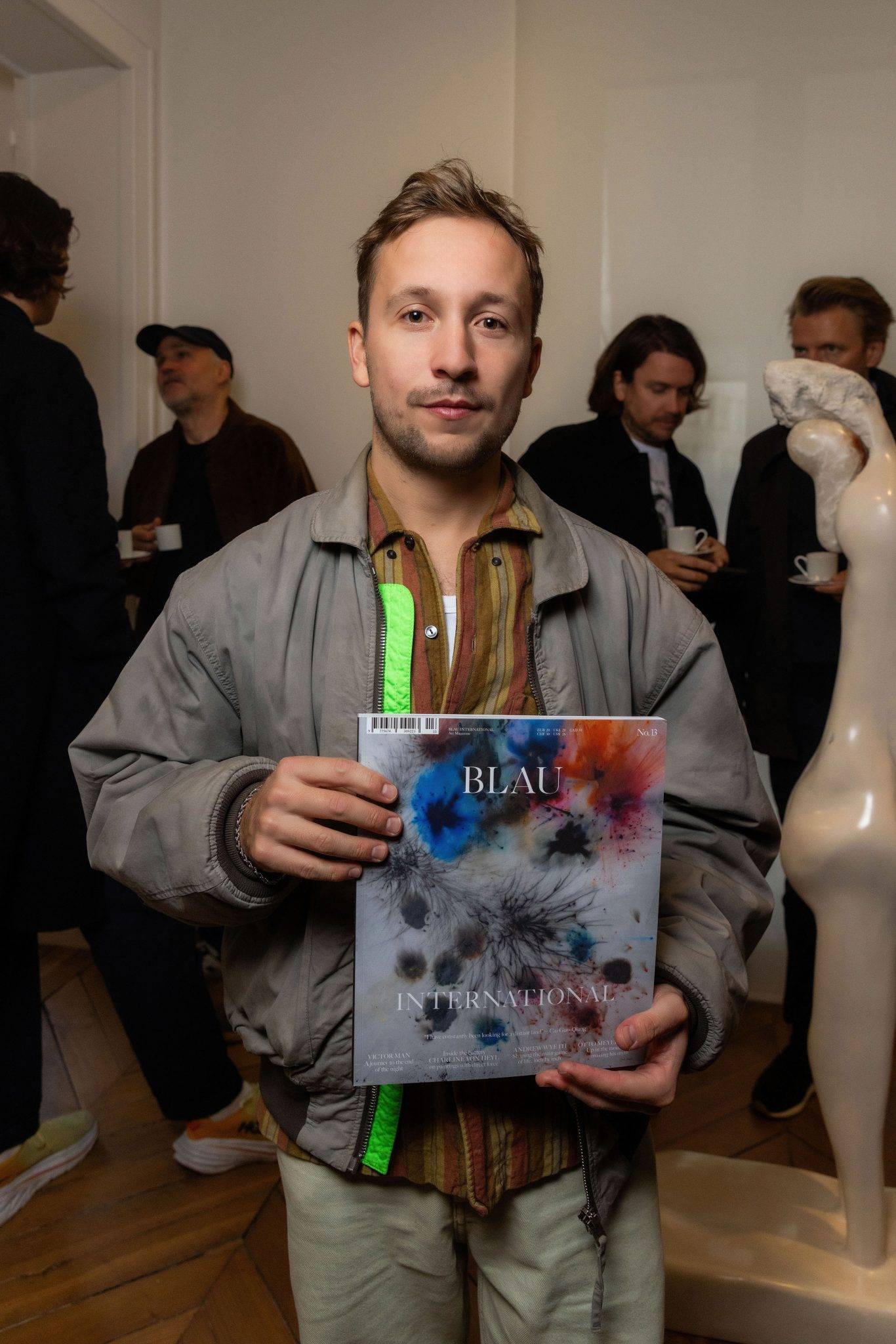  - Blau International et Cai Guo-Qiang chez White Cube pour présenter un 13e numéro