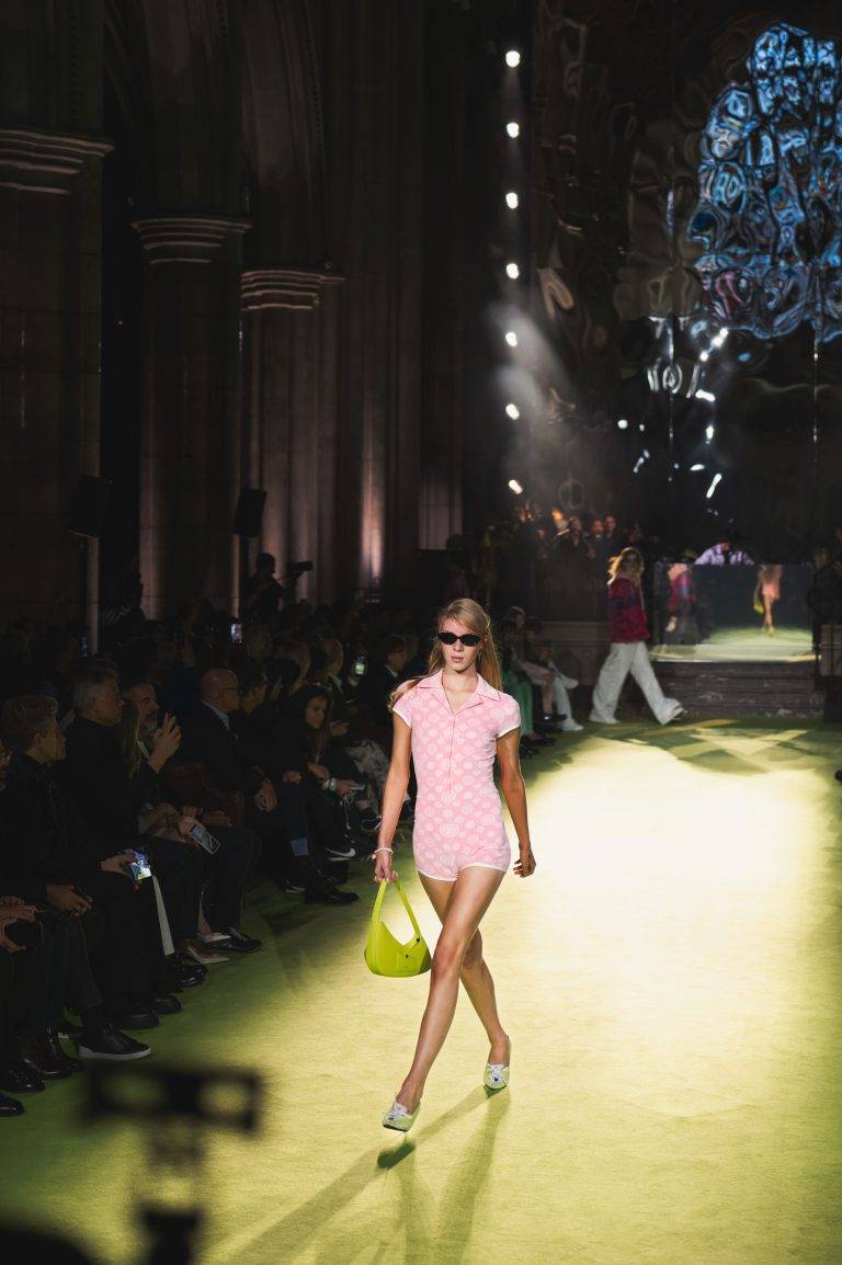 Casablanca fusionne musique house et gospel dans un défilé haut en couleurs