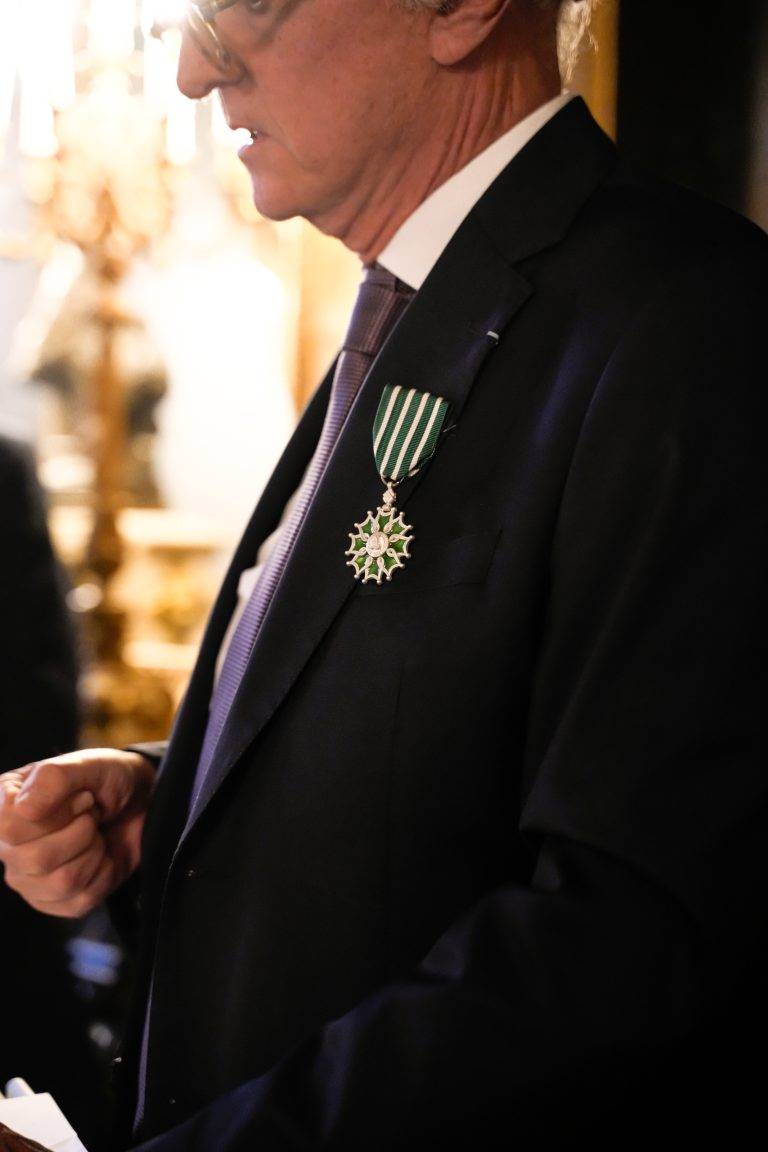 Louis Nègre fait Chevalier des Arts et des Lettres par Jacques Toubon