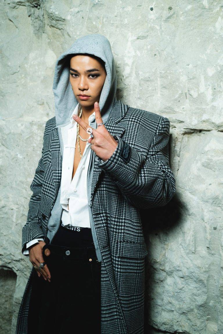 La collection VETEMENTS SS26 prend Paris à contre-pied