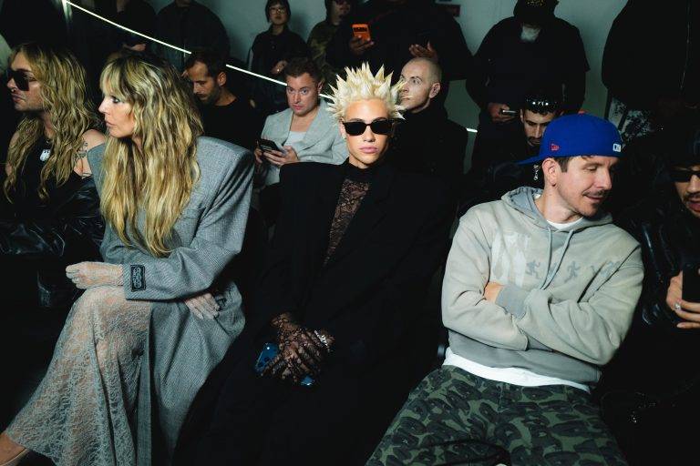  - La collection VETEMENTS SS26 prend Paris à contre-pied