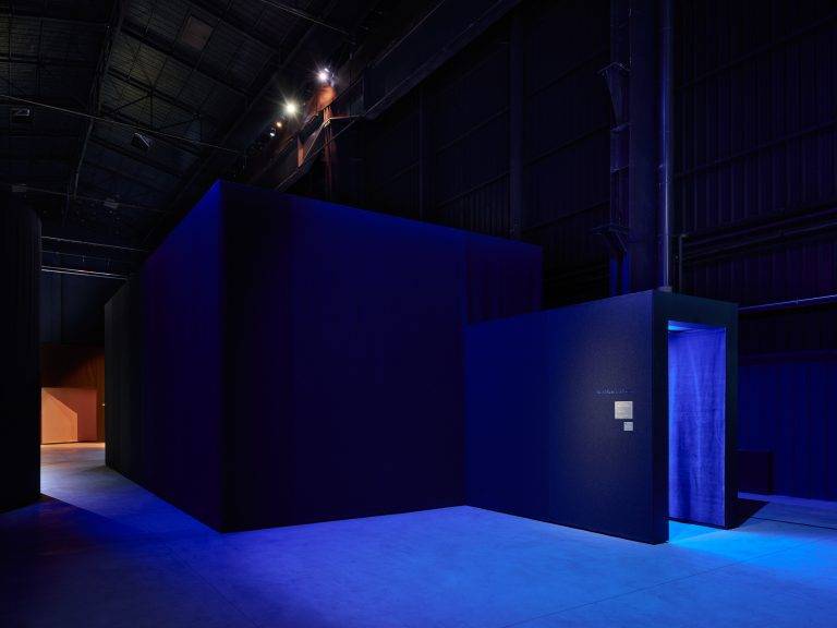 Al Pirelli HangarBicocca l’opening evento di Nan Goldin: arte, vita e community