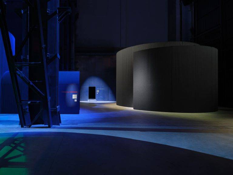 Al Pirelli HangarBicocca l’opening evento di Nan Goldin: arte, vita e community