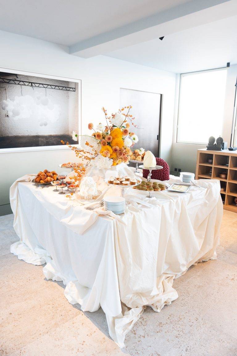 Nimette ouvre les portes de son showroom “Le Salon” pendant la Fashion Week