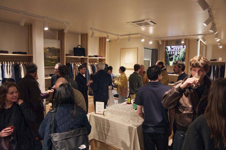 La marque de luxe britannique Sunspel ouvre dans le Marais