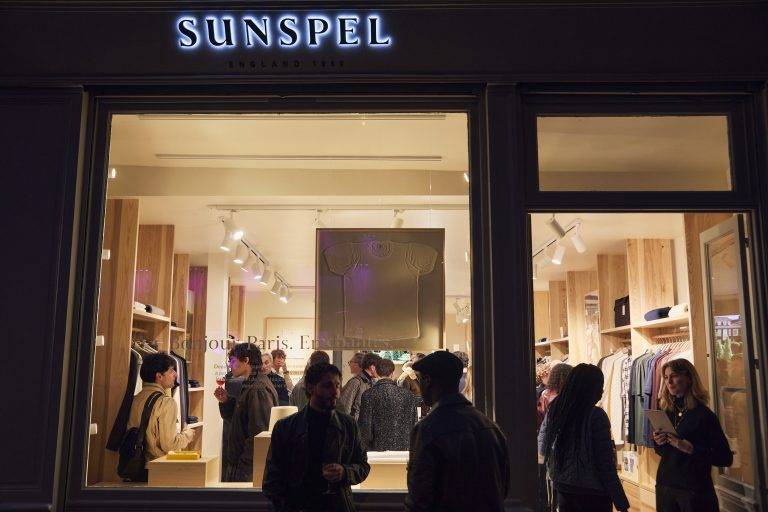 La marque de luxe britannique Sunspel ouvre dans le Marais