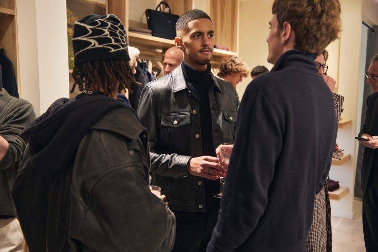 La marque de luxe britannique Sunspel ouvre dans le Marais