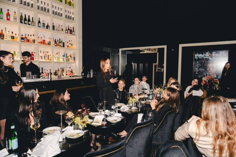  - Camille Charrière et Zeynep Arçay célèbrent leur collaboration avec un dîner exclusif pendant la Fashion Week