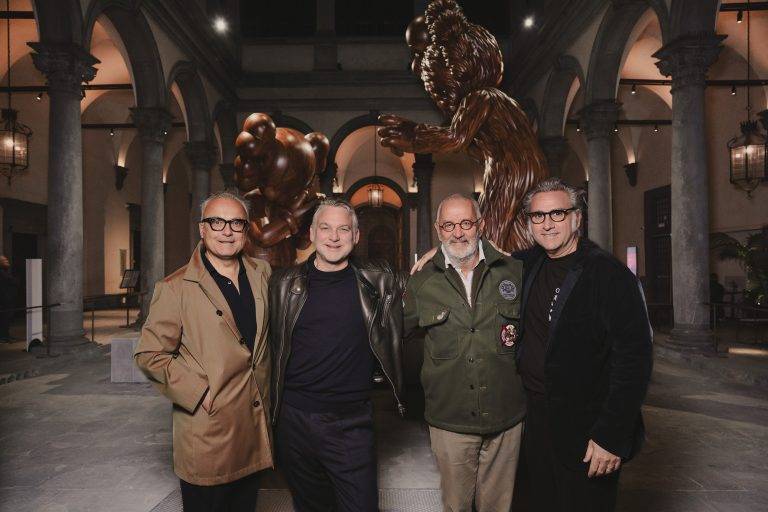 - KAWS invade Palazzo Strozzi con THE MESSAGE: dialogo tra Rinascimento e pop