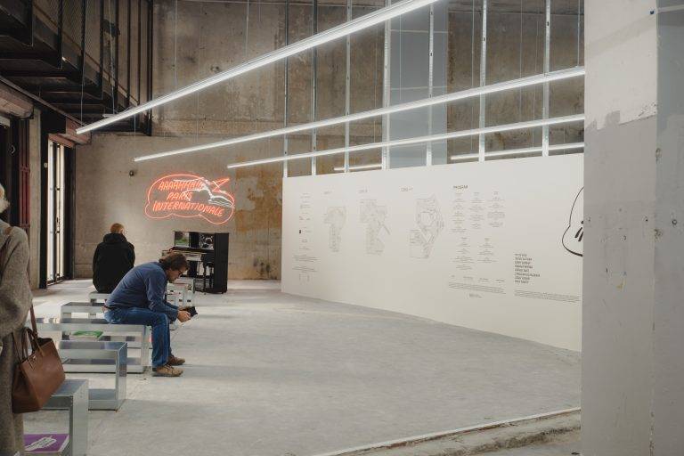 Paris Internationale 2025: dieci anni di arte libera e senza gerarchie