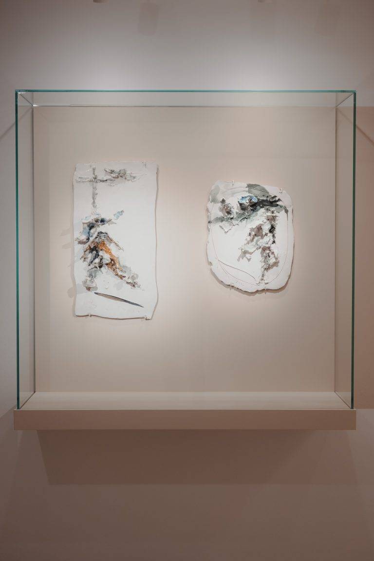 A Venezia la Collezione Peggy Guggenheim celebra Fontana e le sue sublimi ceramiche