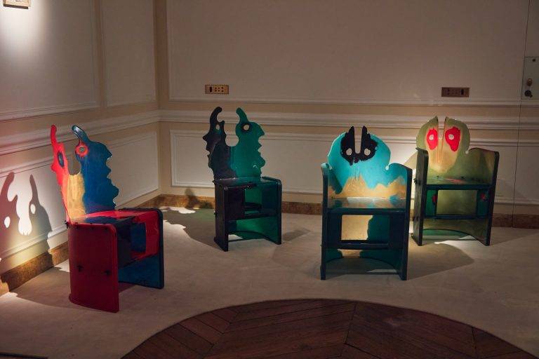 Downtown+ poursuit la désacralisation du trône avec une nouvelle exposition