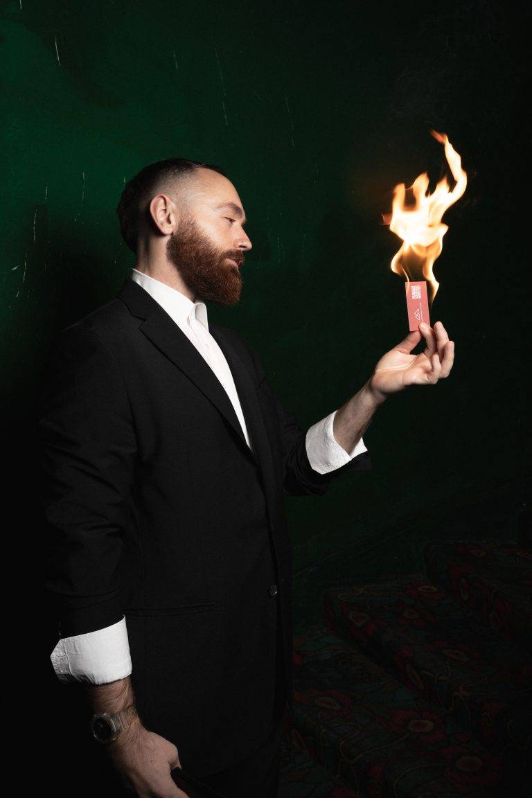 Reformation célèbre l’ouverture de sa première boutique française chez Maxim’s