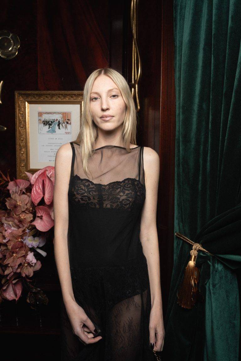  - Reformation célèbre l’ouverture de sa première boutique française chez Maxim’s