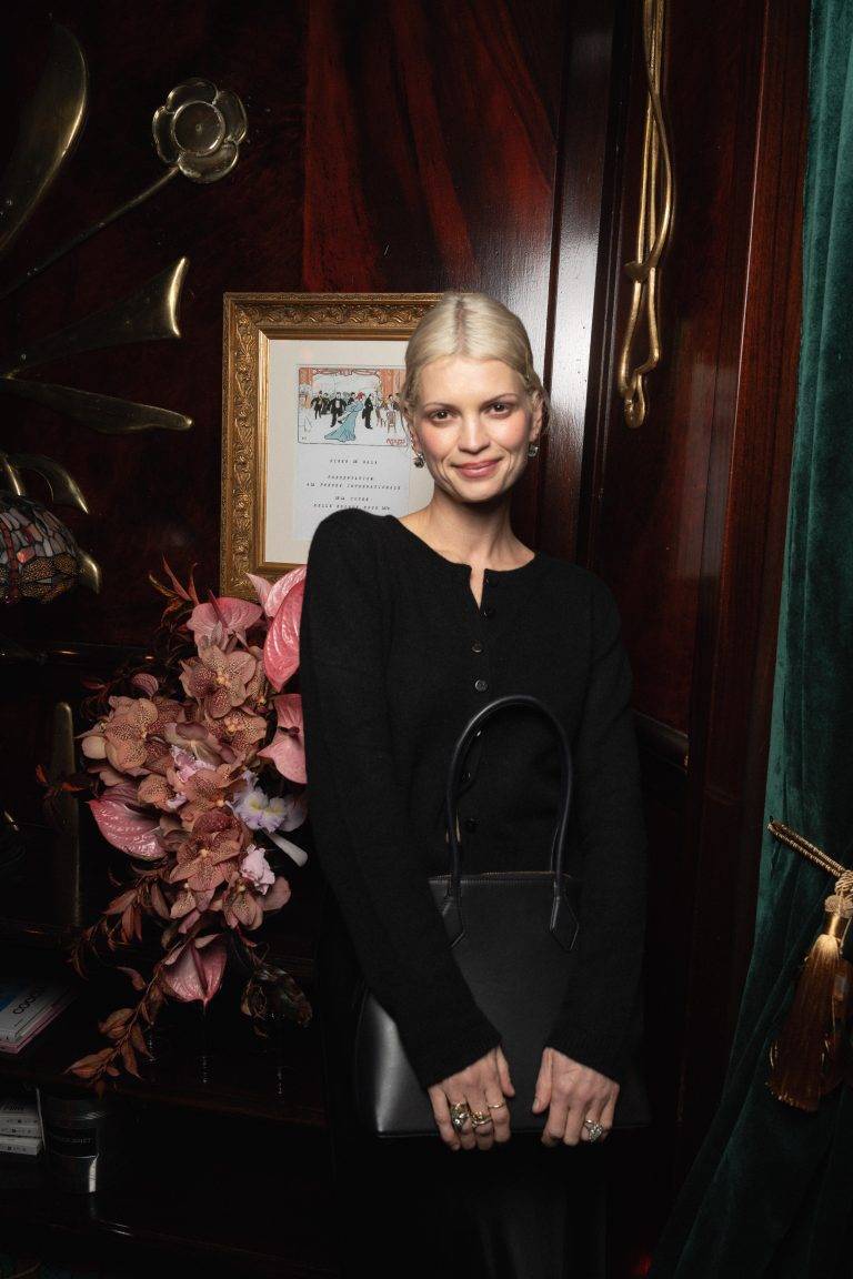  - Reformation célèbre l’ouverture de sa première boutique française chez Maxim’s