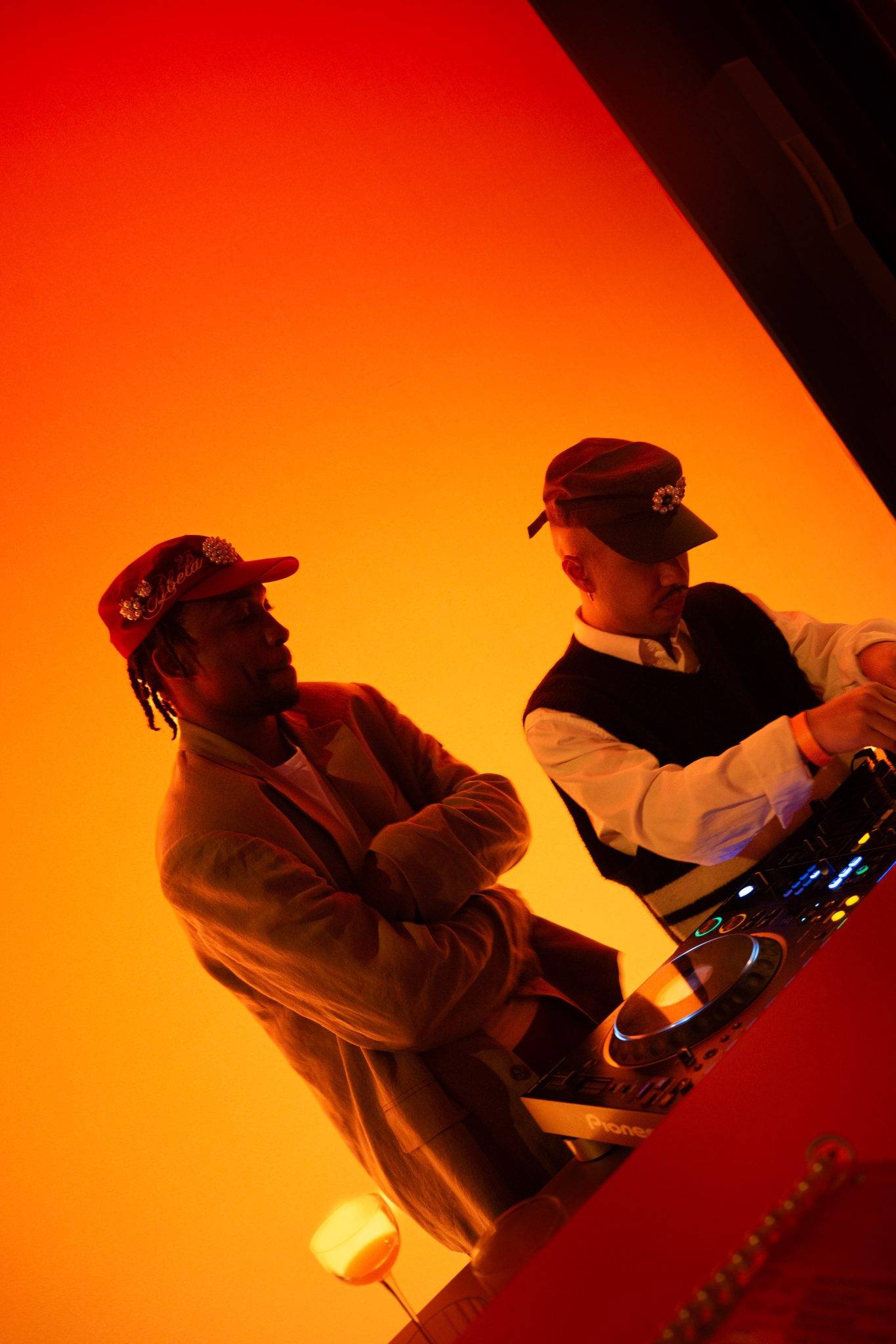  - The “High-Tech Vitamin C Bar”: Garnier Fuels Up on Vitamins in Paris