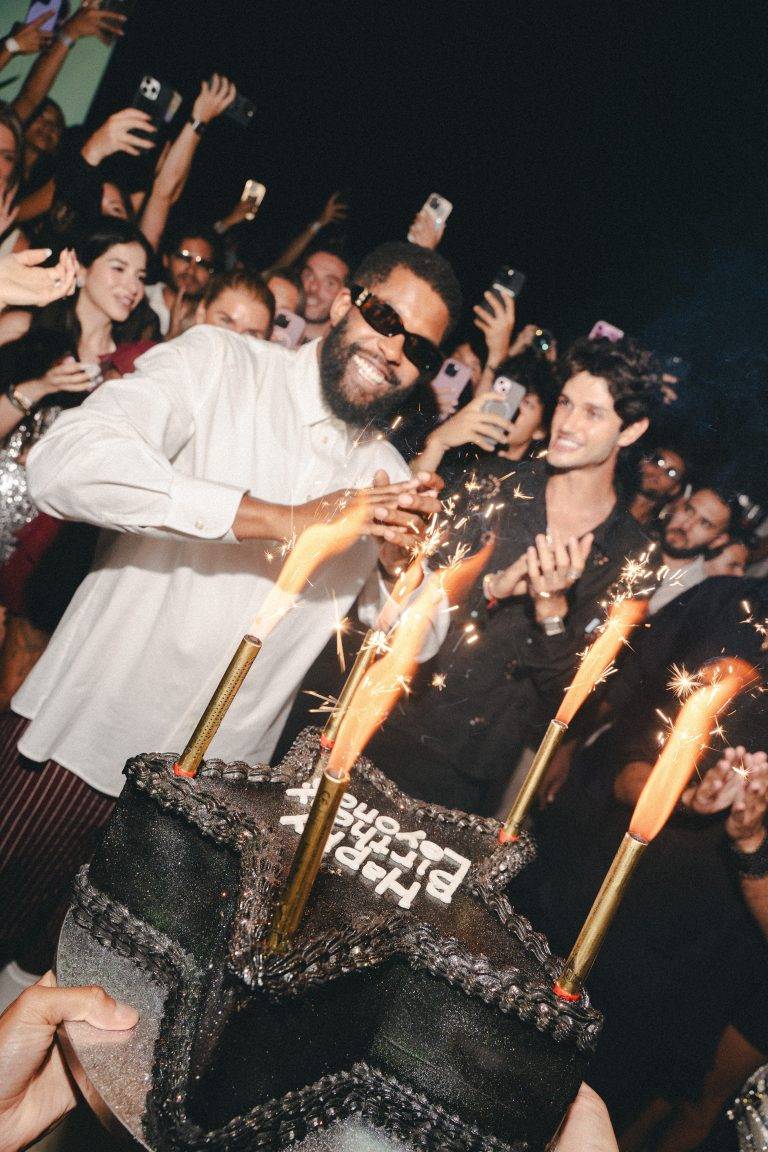  - Leon Starino Anderson célèbre son anniversaire à Ibiza avec John Dodelande