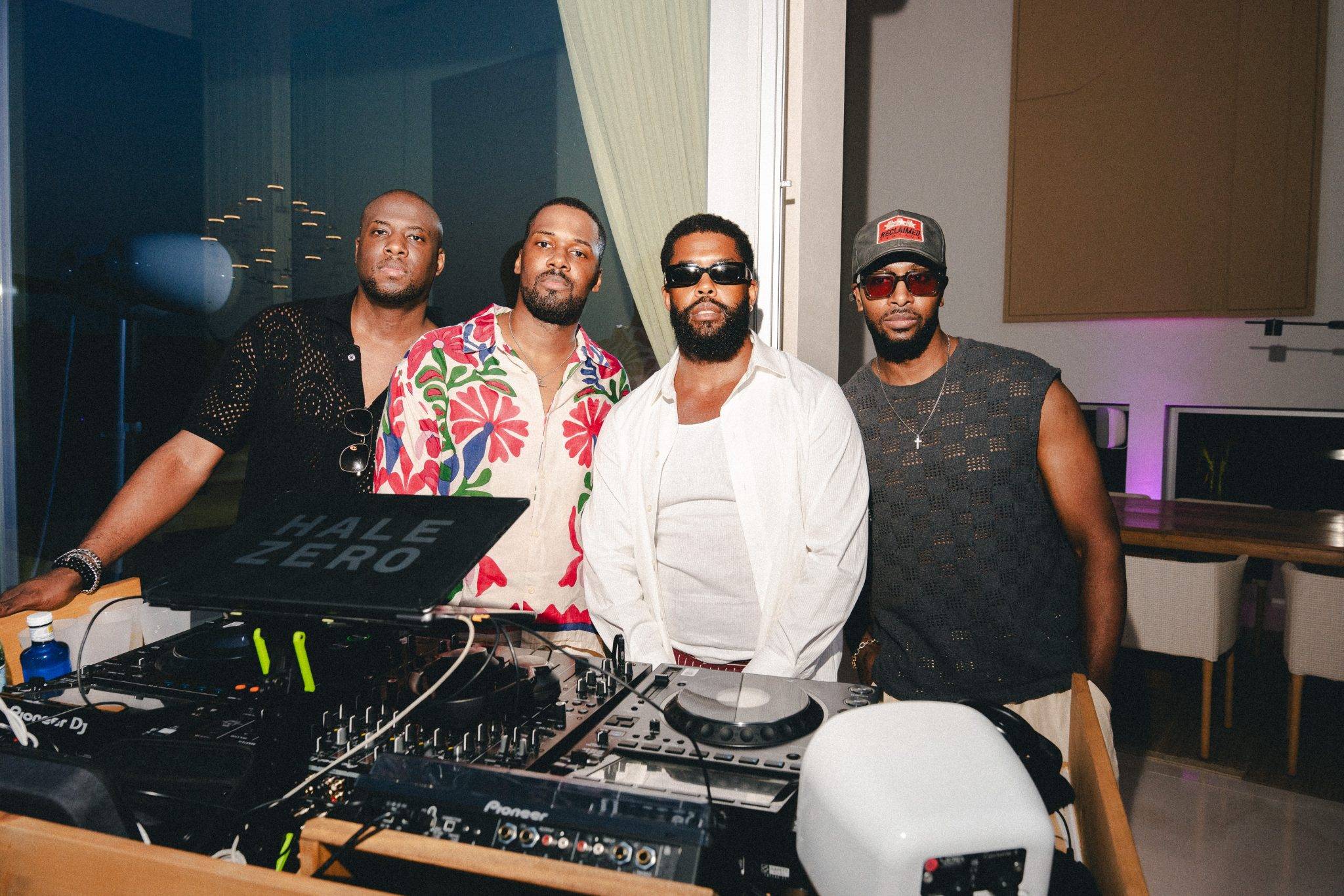  - Leon Starino Anderson célèbre son anniversaire à Ibiza avec John Dodelande