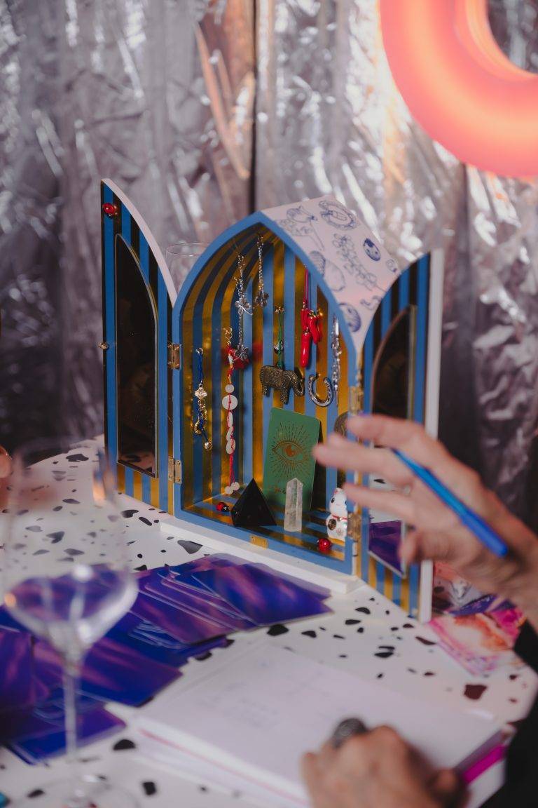 Seletti ridisegna il Natale: tra pop visionario, icone kitsch e pura meraviglia