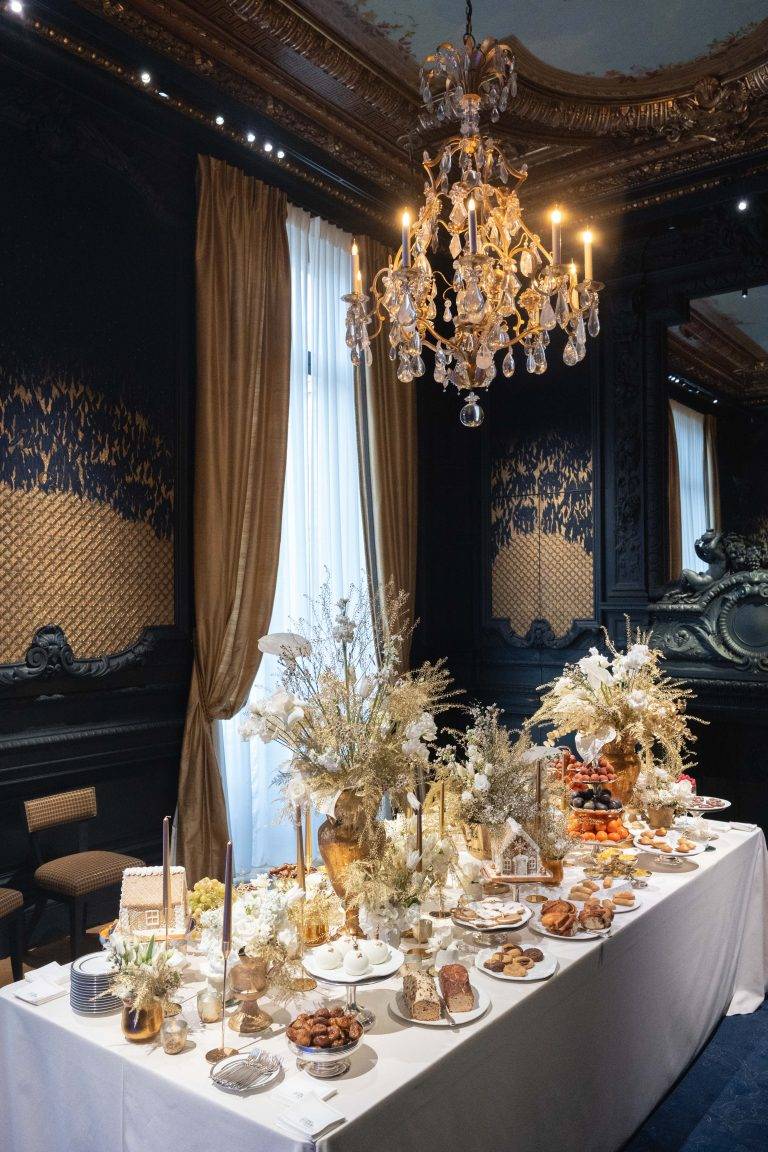 Chaumet Lights Up Christmas at 12 Place Vendôme