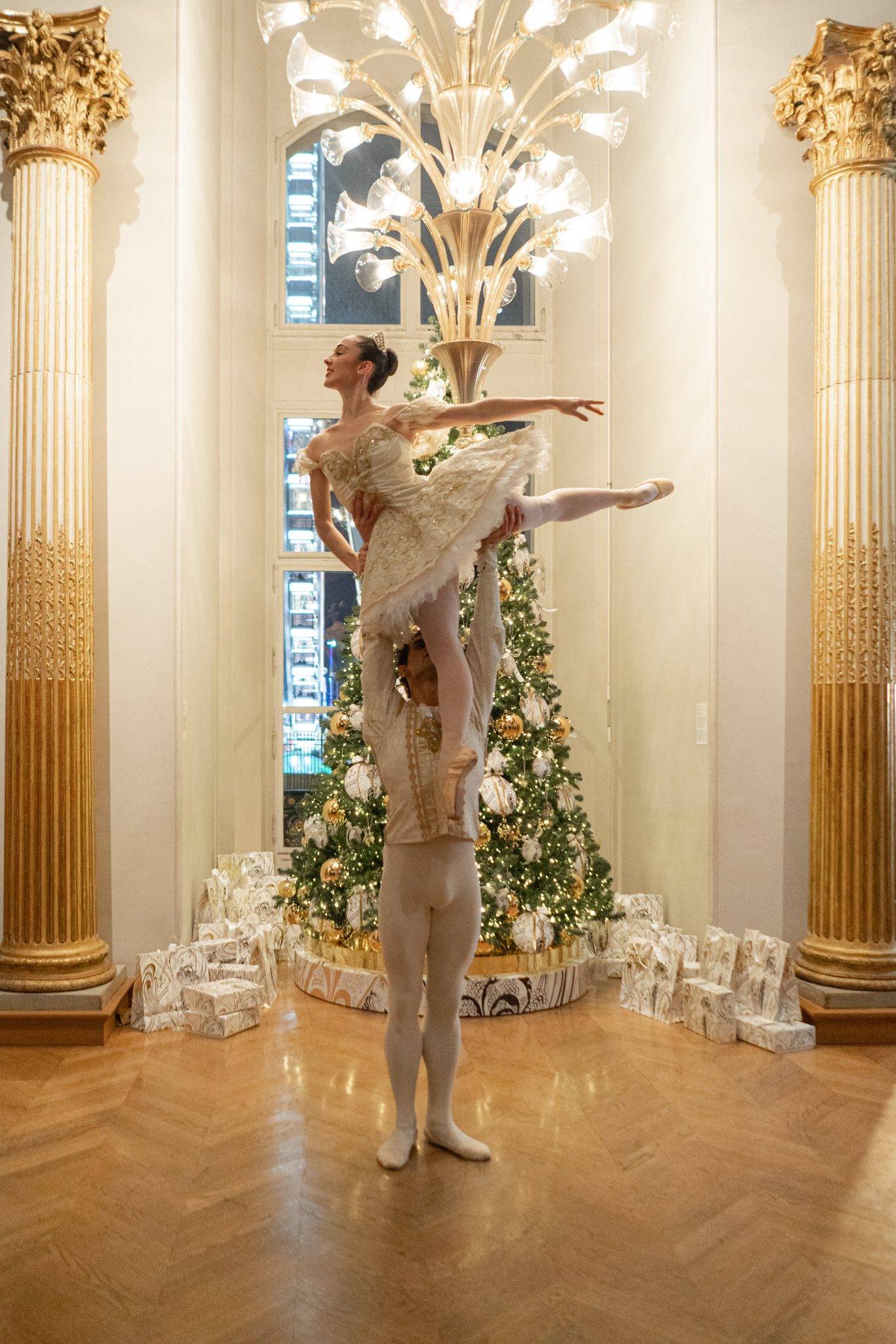  - HFC Paris met en scène des fêtes étincelantes et parfumées