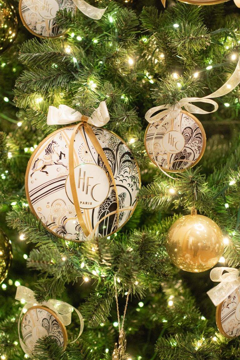 HFC Paris met en scène des fêtes étincelantes et parfumées