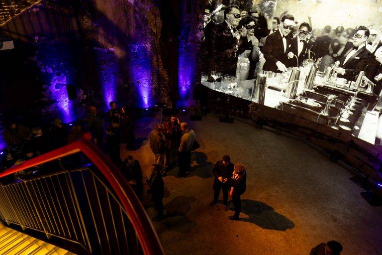 L’installation “Under the Moon” s’empare du Brunel Museum de Londres