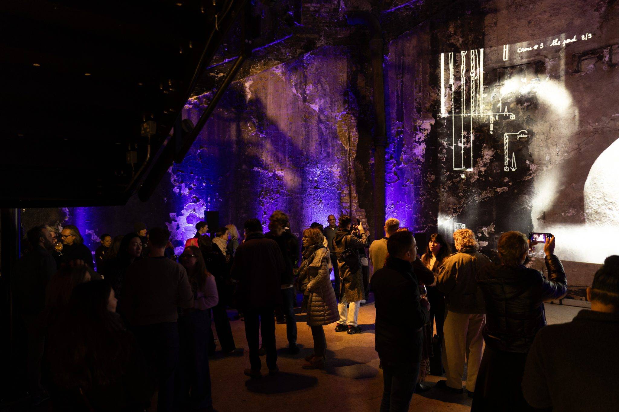  - L’installation “Under the Moon” s’empare du Brunel Museum de Londres