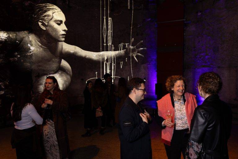  - L’installation “Under the Moon” s’empare du Brunel Museum de Londres