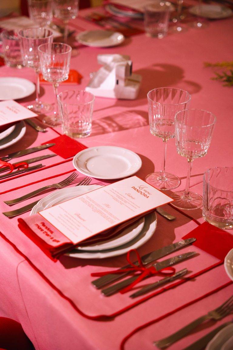 Pandora Heralds the Holiday Season with a Christmas Dinner