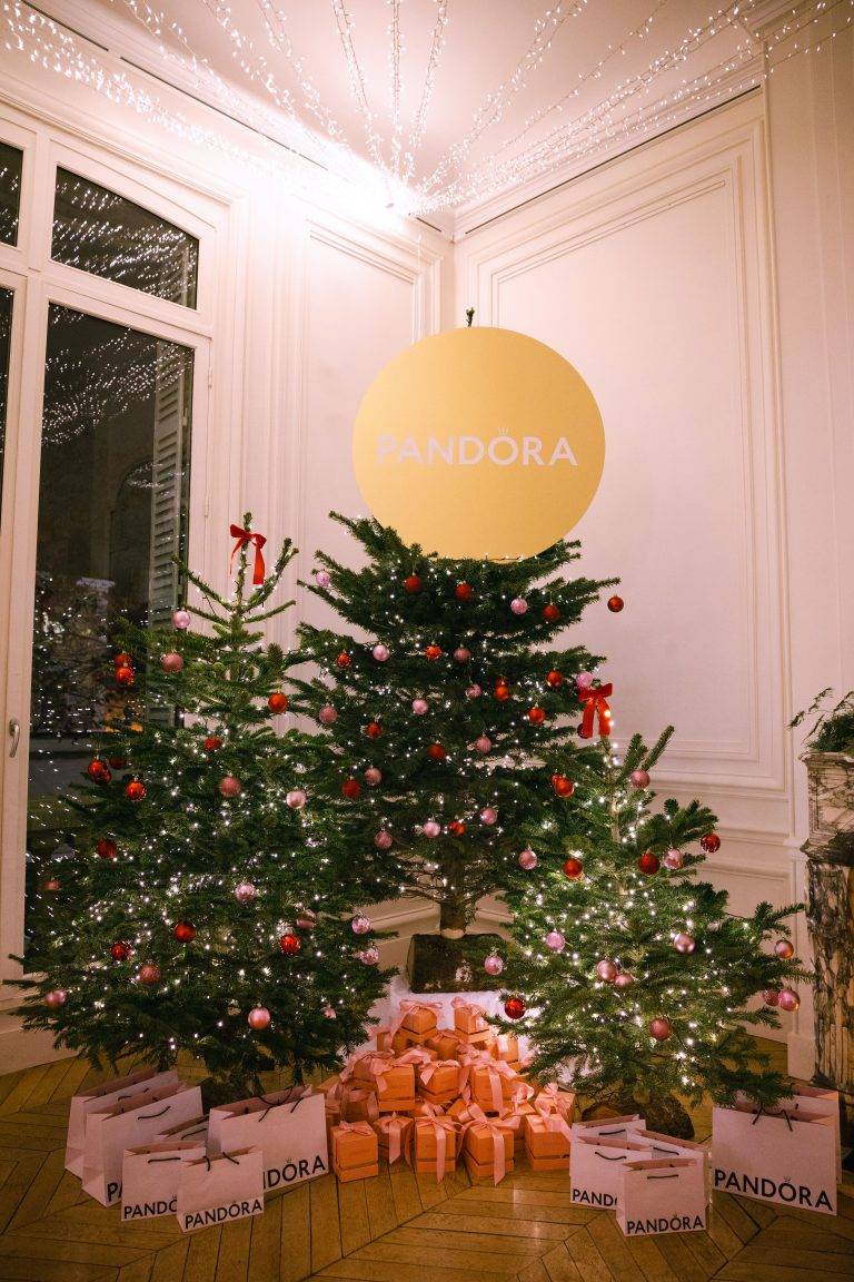 Pandora Heralds the Holiday Season with a Christmas Dinner