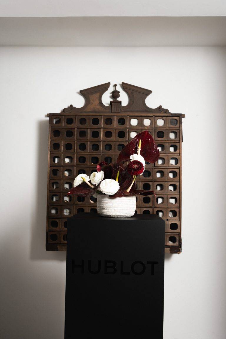 Hublot met en scène la nouvelle montre signée Samuel Ross chez Ogata