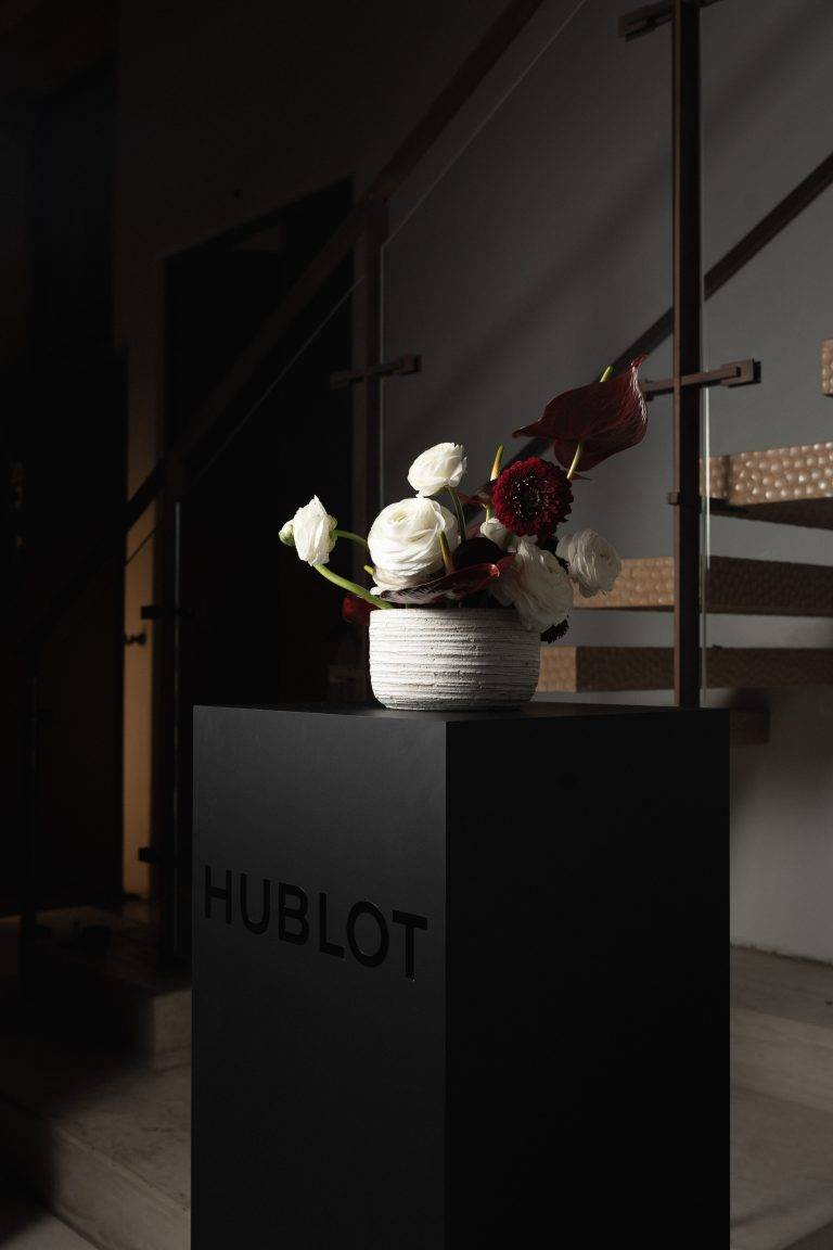 Hublot met en scène la nouvelle montre signée Samuel Ross chez Ogata