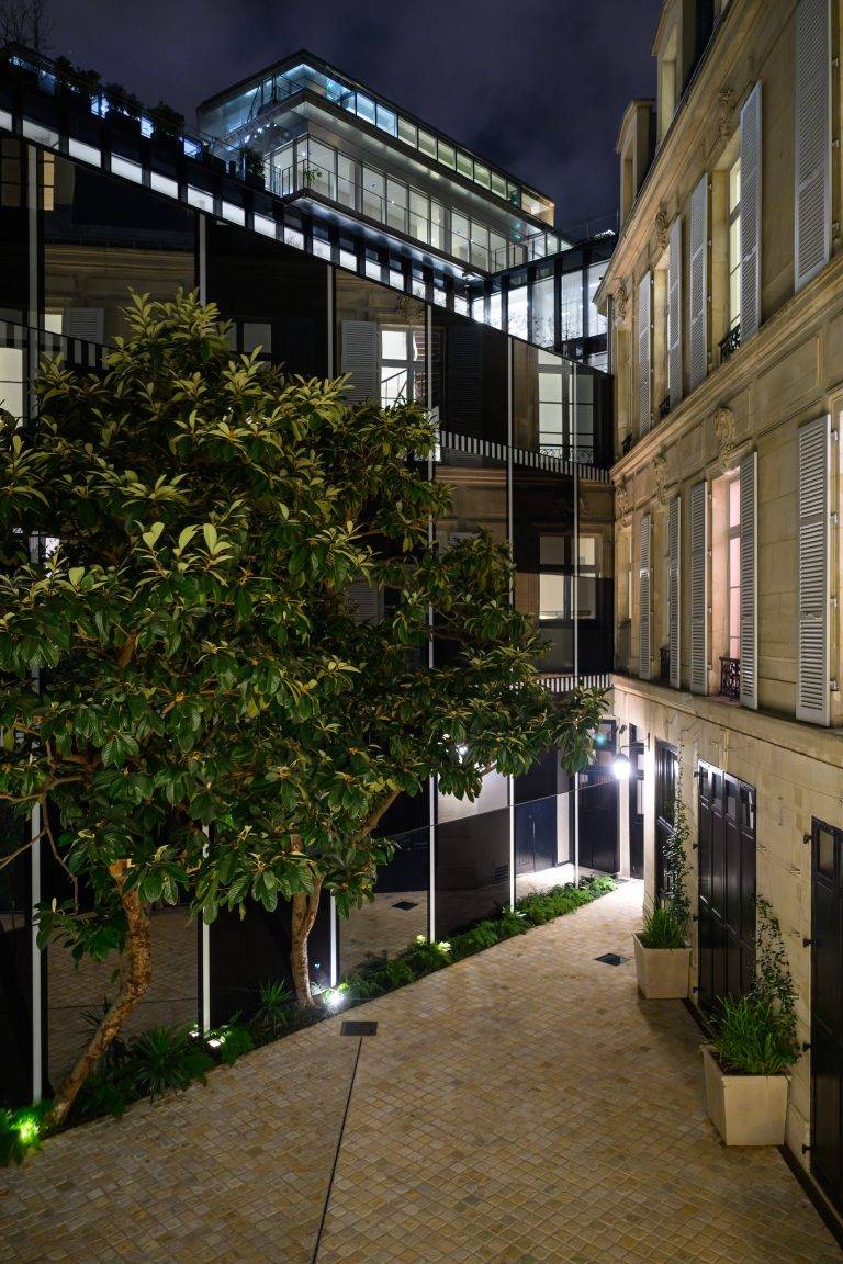 Charlotte Dauphin dialogue avec Daniel Buren