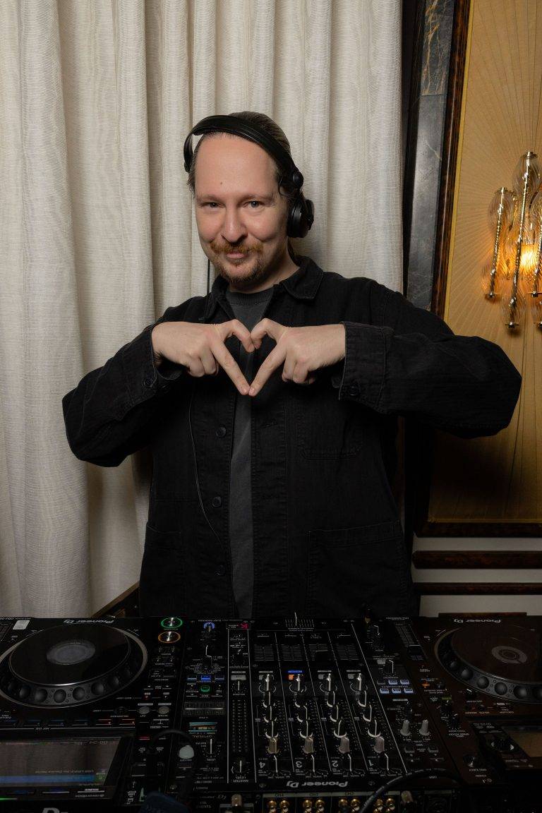  - L’Aventure, l’hôtel inspiré des années 70, ouvre ses portes