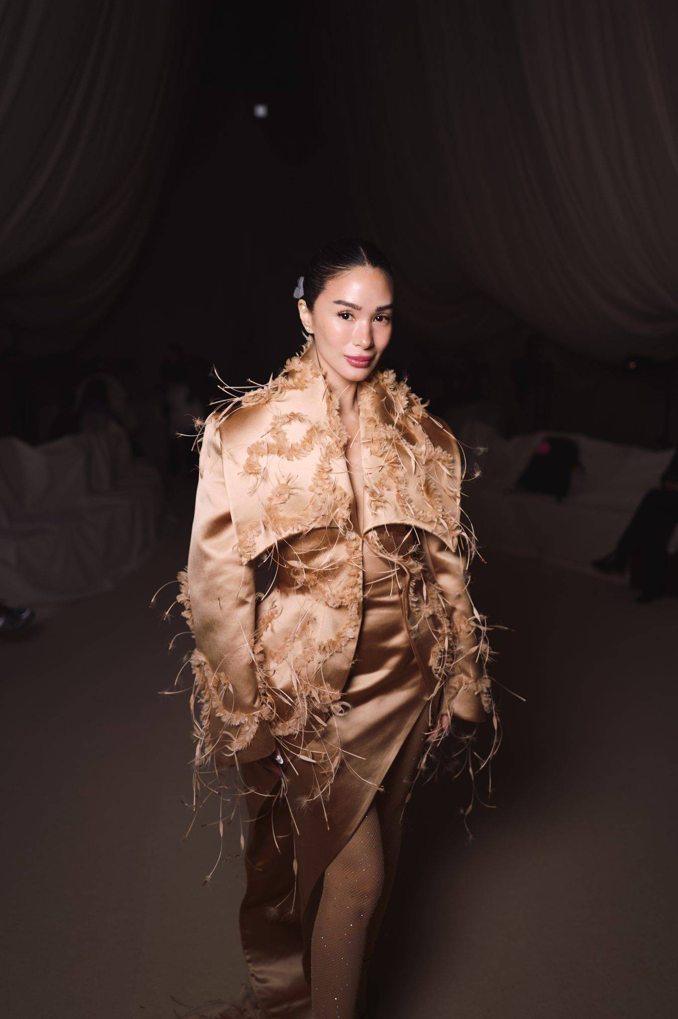  - Cheveux, corsets et mystère : la collection hypnotisante d’Ashi Studio