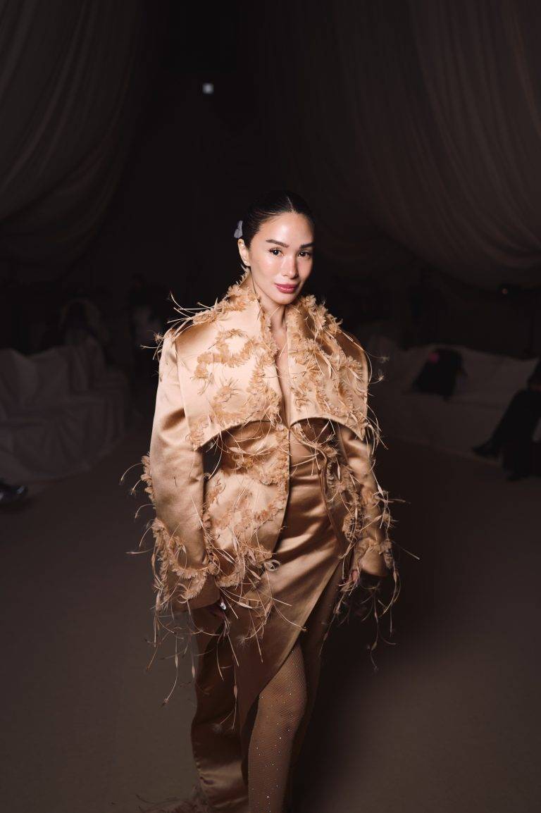  - Cheveux, corsets et mystère : la collection hypnotisante d’Ashi Studio