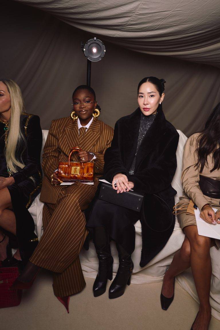  - Cheveux, corsets et mystère : la collection hypnotisante d’Ashi Studio