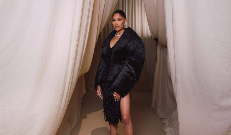  - Cheveux, corsets et mystère : la collection hypnotisante d’Ashi Studio