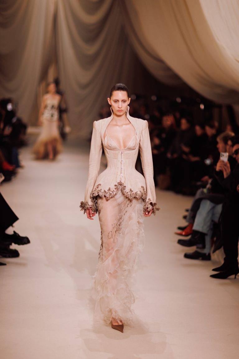 Hair, Corsets, and Mystery: Ashi Studio Presents a Mesmerizing Collection