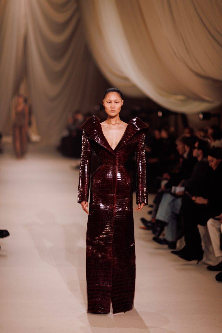 Hair, Corsets, and Mystery: Ashi Studio Presents a Mesmerizing Collection