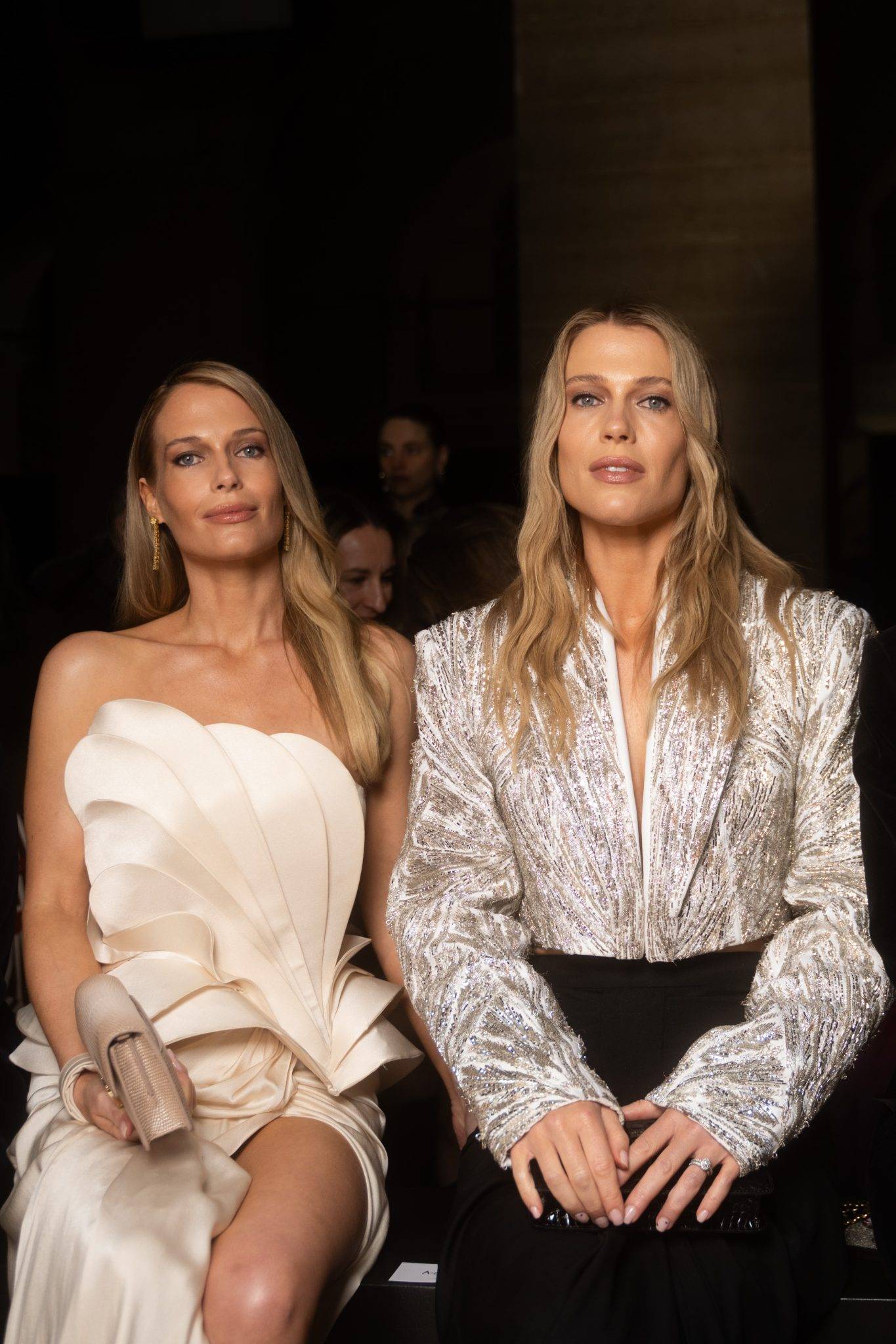  - Les divines androgynes de Gaurav Gupta éclairent la Haute Couture