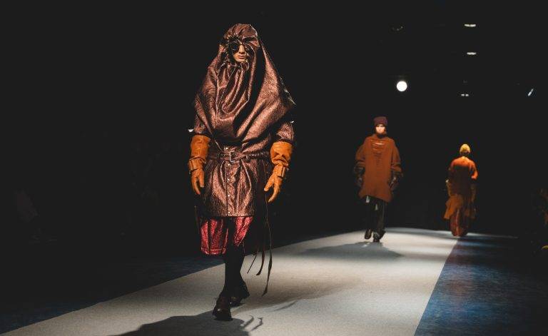 Songzio FW26 : la mode du futur s’empare du Bridge Club